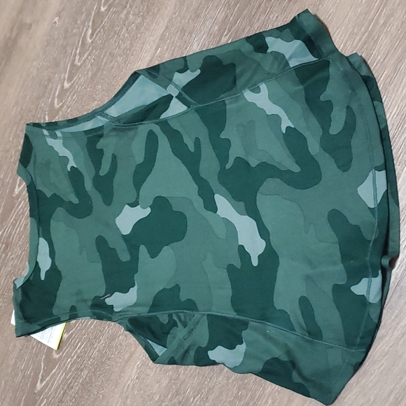 Tops - Picture 4 of 4